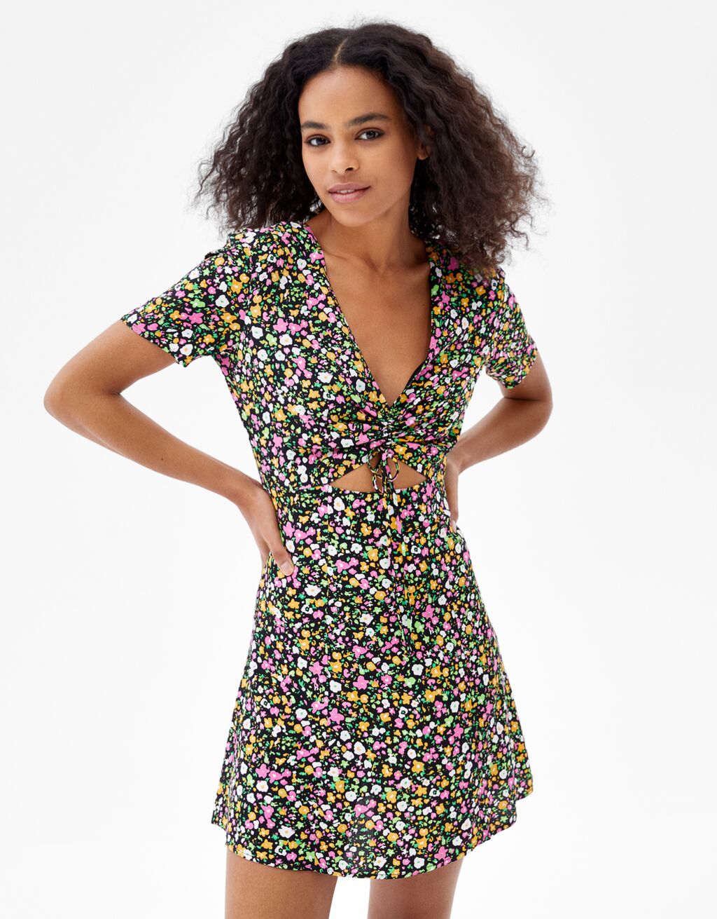 vestido cut out bershka