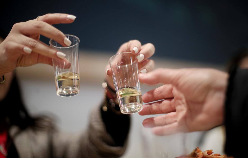 ¿Qué bebida alcohólica previene la osteoporosis?