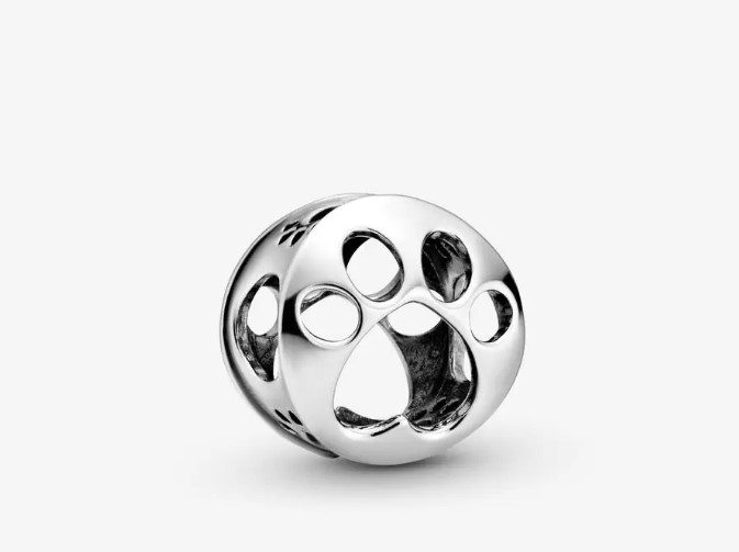 Pandora: los 7 charms más bonitos para regalar(te) por menos de 20€ 3 Moncloa charm huella de perro Moncloa
