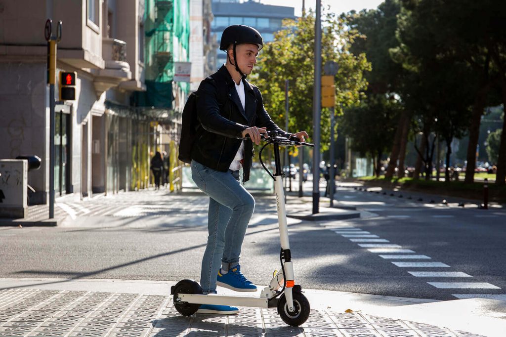 La DGT marca fecha para restricciones en patinetes eléctricos: Conoce las condiciones indispensables para circular con responsabilidad 2 Moncloa Recomendación de la DGT