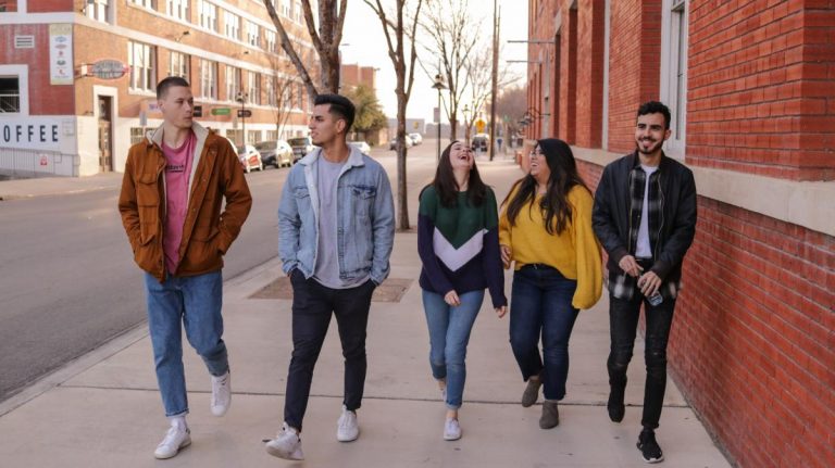 Adiós a la cafeína sin control: la OCU encuentra 60 bebidas energéticas que superan el límite para adolescentes
