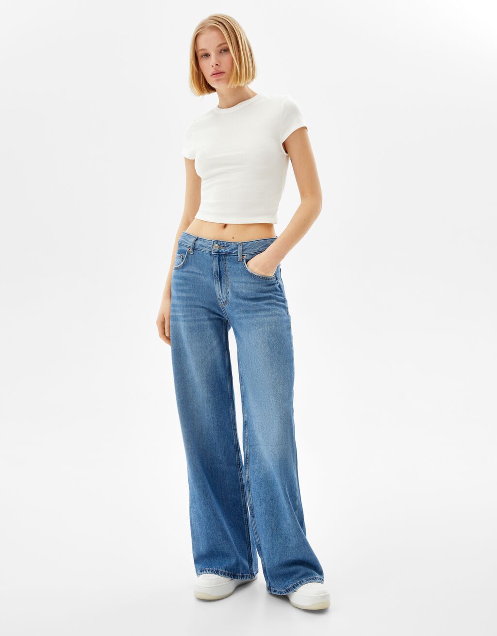 camiseta manga corta blanca bershka