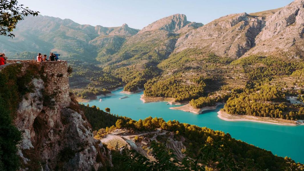 Pueblos: Guadalest, 243 habitantes (Alicante)