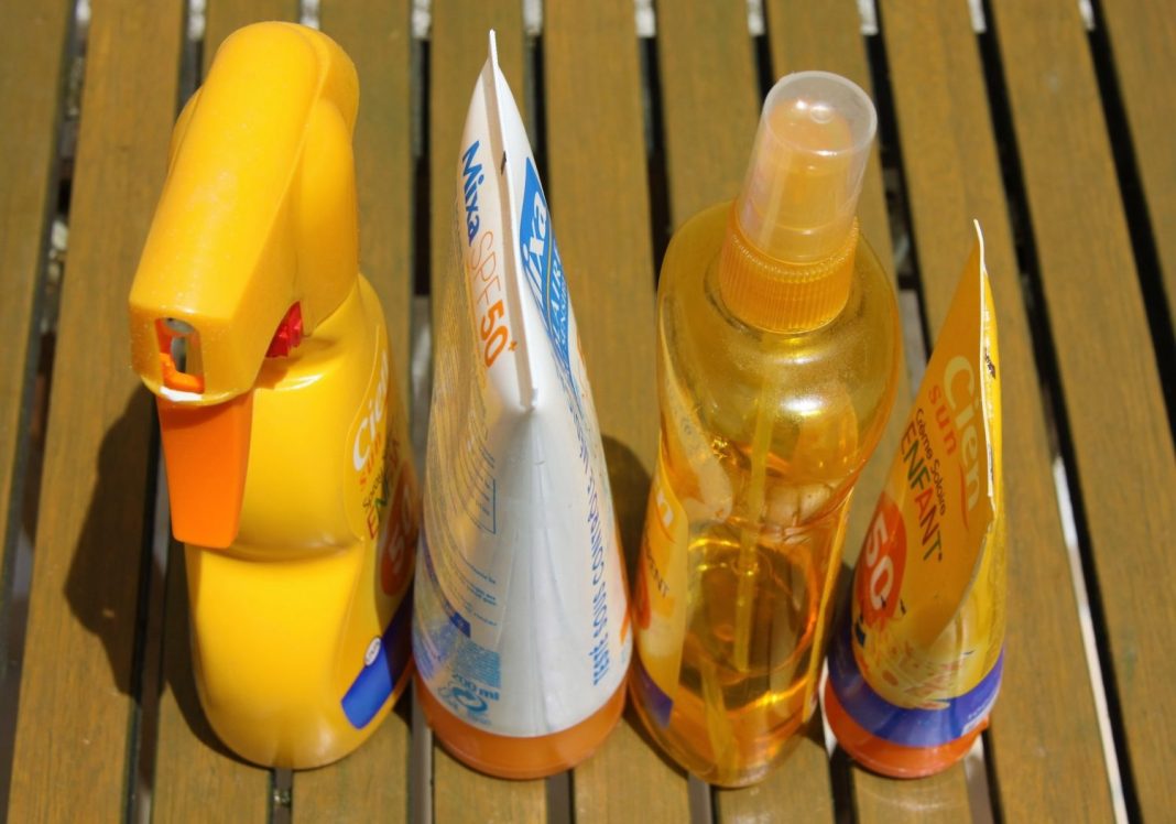 como poner protector solar