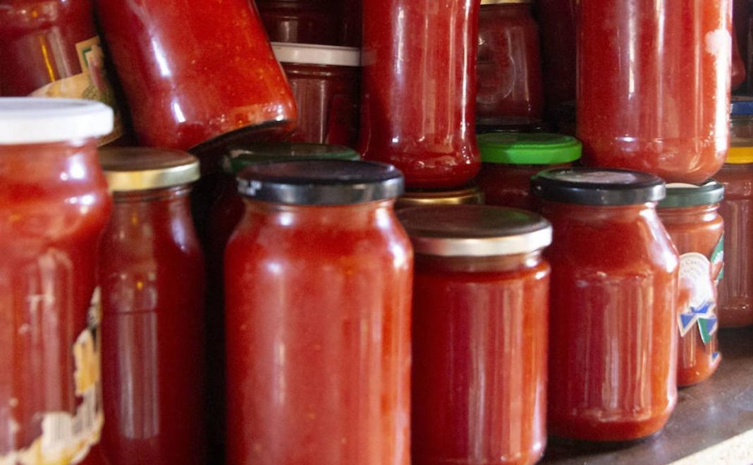 La buena puntuación del tomate frito de bote