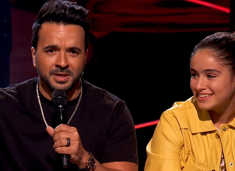 SE LE OLVIDÓ LA LETRA DE SU CANCIÓN