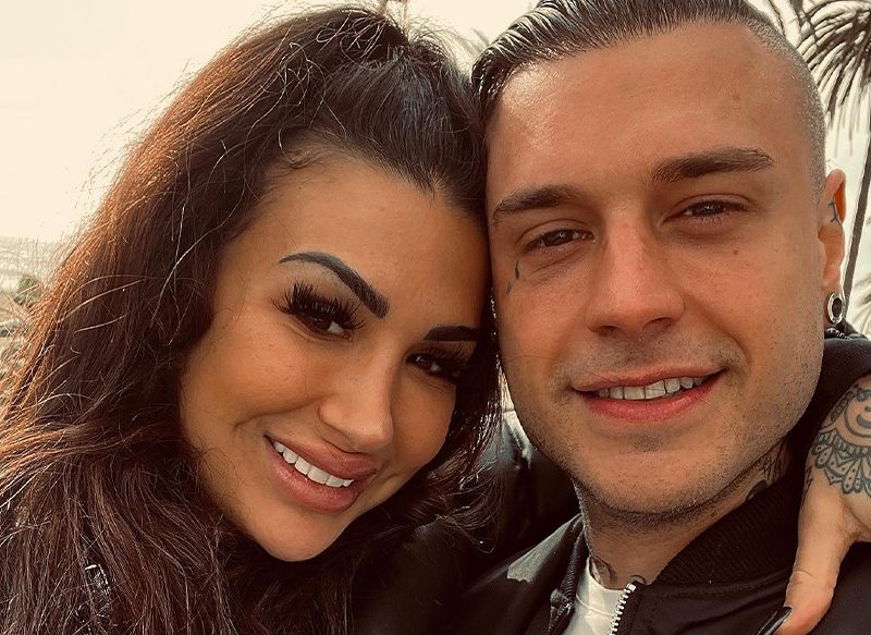 ADRIÁN RODRÍGUEZ IMPULSA SU CARRERA MUSICAL CON SU NOVIA
