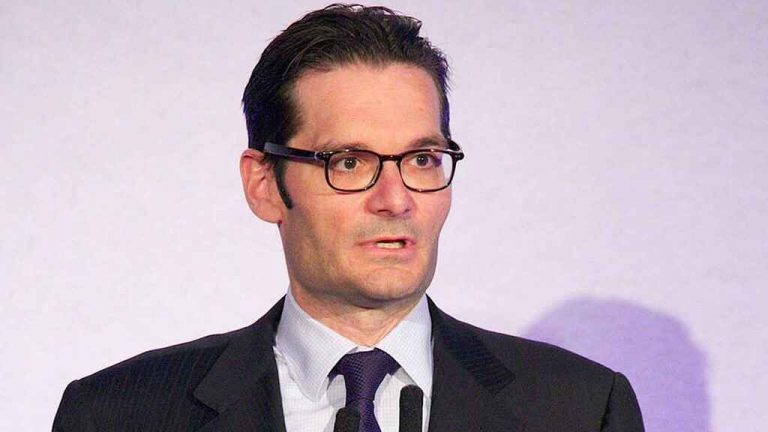 El divorcio entre Joseph Oughourlian y Pedro Sánchez en 4 actos