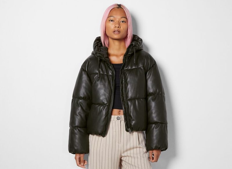 CAZADORA PUFFY CAPUCHA EFECTO PIEL DE BERSHKA