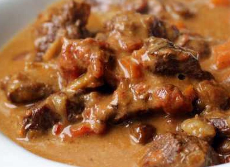 Jugosa carne de ternera asada con patatas: ¡Deliciosa fusión gallega fácil de preparar en casa! 3 Moncloa CÓMO PREPARAR LA TERNERA AL CURRY