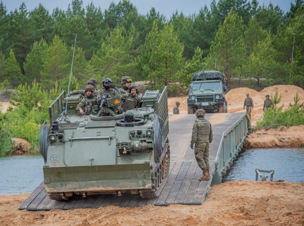 El indispensable puente de ingenieros español desplegado en Letonia 3 Moncloa FWFjk1hX0AEught Moncloa