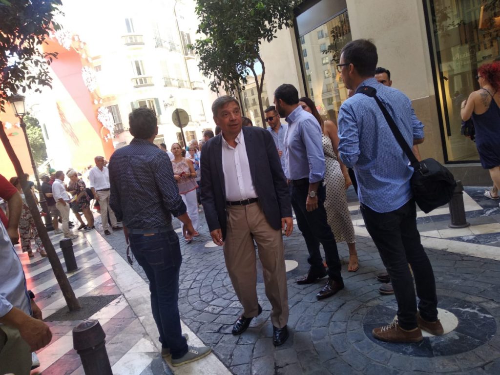 Luis Planas usurpa las funciones de Miquel Iceta y se pone a hacer cine feminista 1 Moncloa Luis Planas