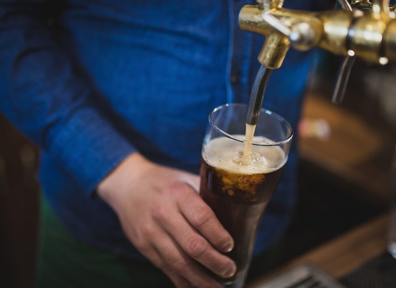 EL TRUCO PARA BEBER CERVEZA SIN ENGORDAR