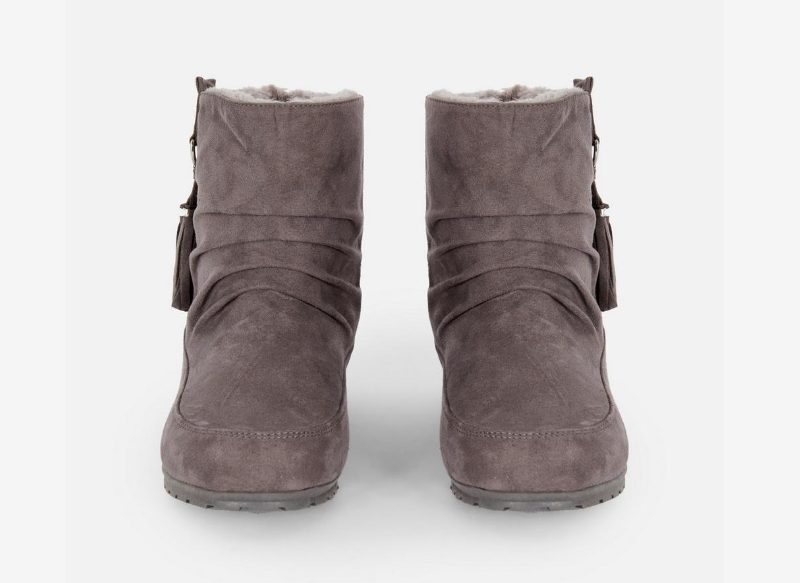 BOTAS CON BORLAS LATERALES DE PRIMARK