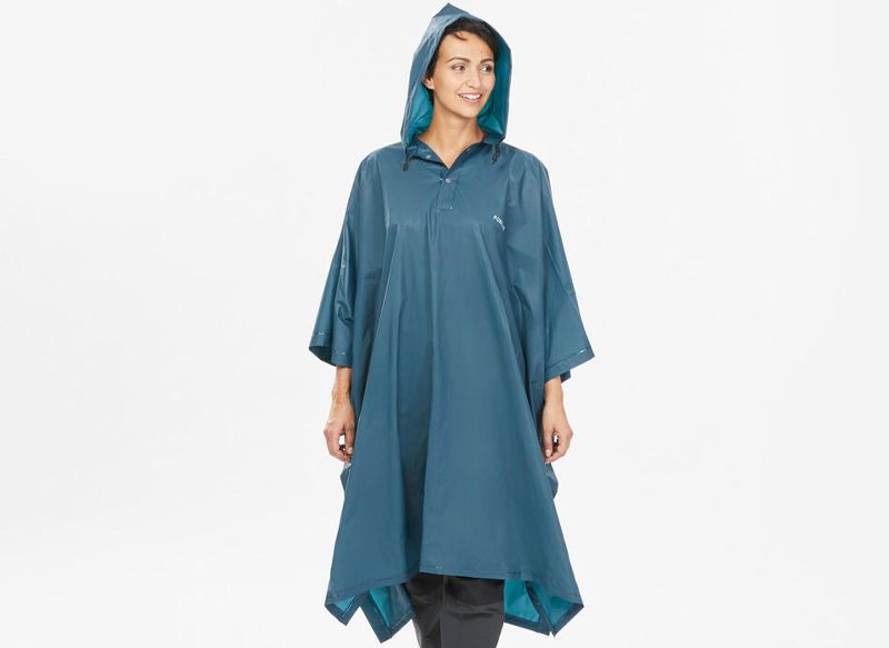 PONCHO IMPERMEABLE ADULTO FORCLAZ 50, DISPONIBLE EN DECATHLON