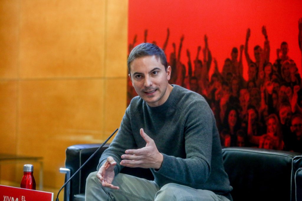 Juan Lobato pasa de la autocrítica