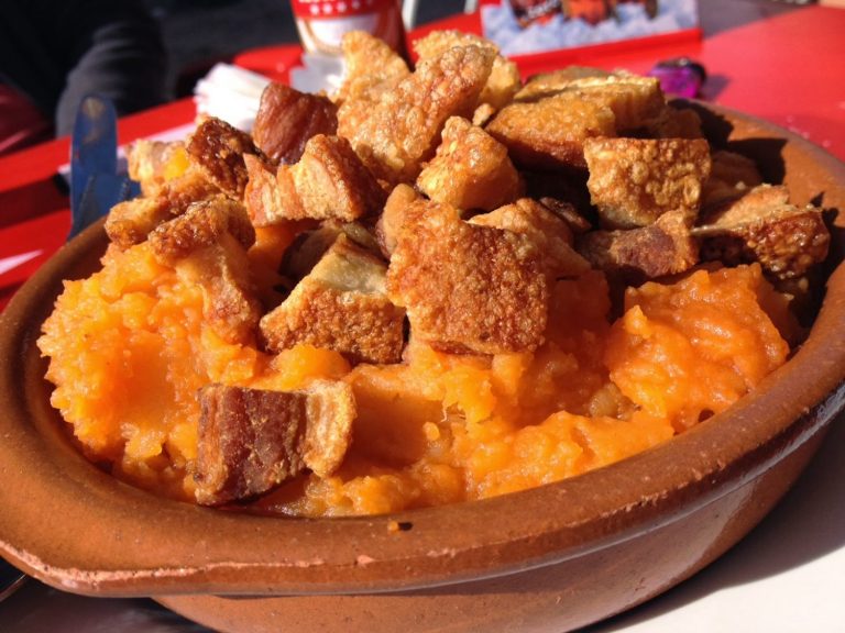 Patatas revolconas con torreznos de Soria: Una auténtica delicia