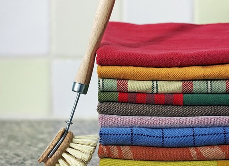 INGREDIENTES PARA LIMPIAR LOS PAÑOS DE COCINA EN EL MICROONDAS
