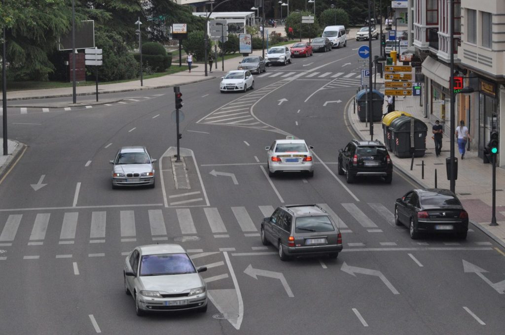 Este es motivo por el que la DGT puede multarte y que quizás no sabías 3 Moncloa trafico coches 1 Moncloa