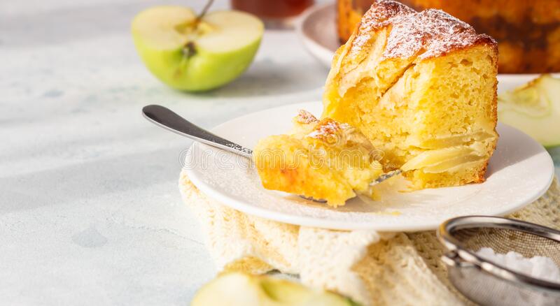 Bizcocho de manzana: así lo puedes hacer en poco tiempo 8 Moncloa vigilar horneado