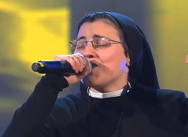 DE GANADORA DE LA VOZ EN ITALIA A CAMARERA EN ESPAÑA