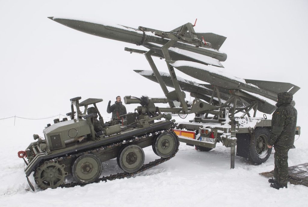 <strong>El Ministerio de Defensa envía veteranos sistemas de misiles antiaéreos a Ucrania</strong> 1 Moncloa 13 4869586 Moncloa