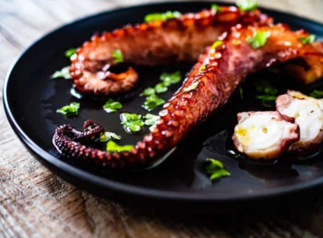 servir pulpo ajillo