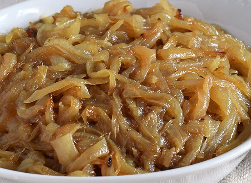 PRIMEROS PASOS DE LA RECETA DE CEBOLLA CARAMELIZADA