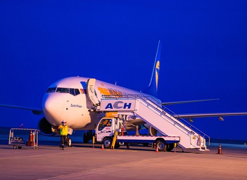 NO SE PUEDEN TRANSPORTAR GRANDES BATERÍAS EN EL AVIÓN