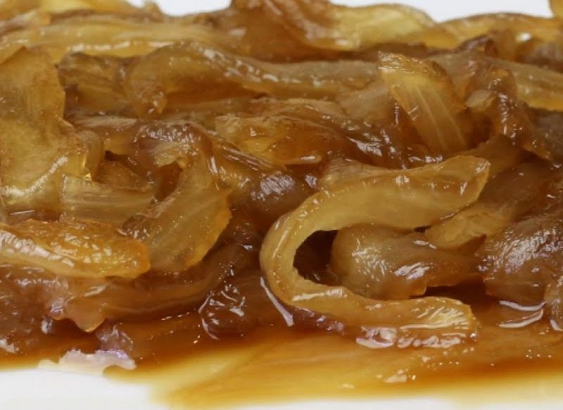 CONTINUANDO CON LA PREPARACIÓN DE LA CEBOLLA CARAMELIZADA