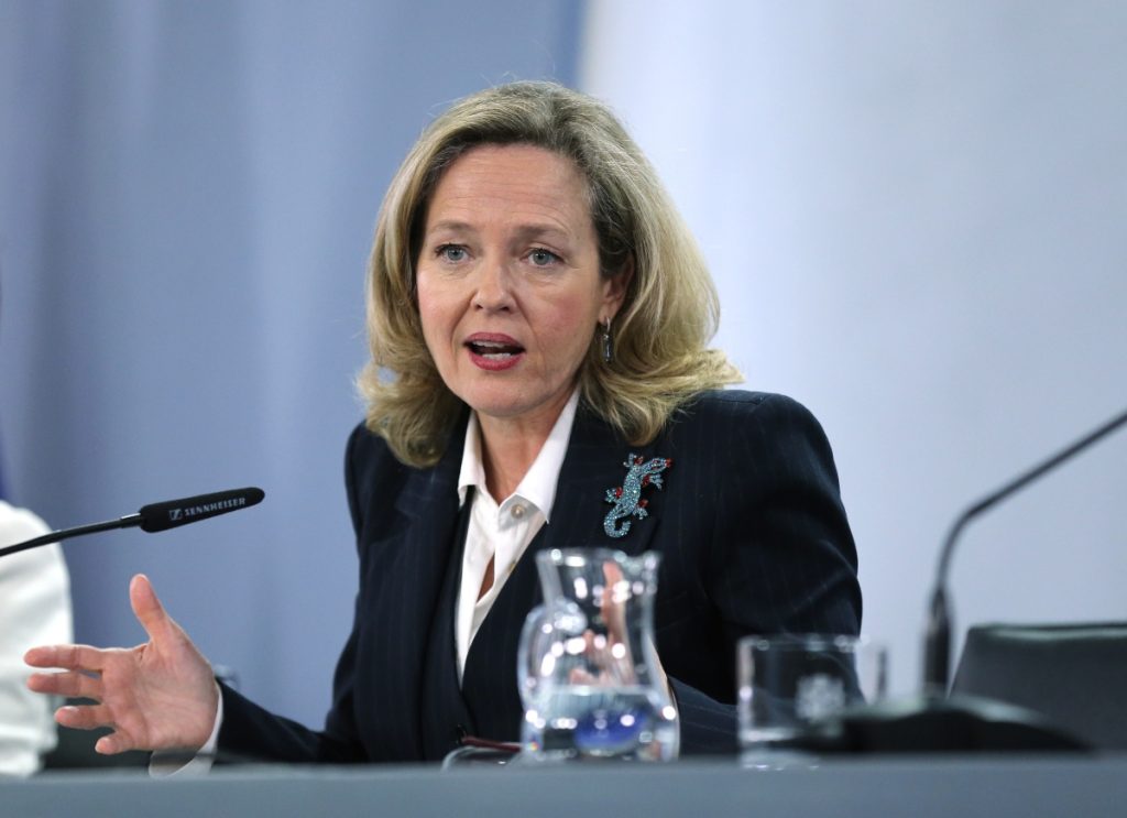 Díaz emprende en solitario su cruzada por el subsidio de desempleo 1 Moncloa Calviño quiere dar la imagen de que se alinea con la propuesta de Díaz