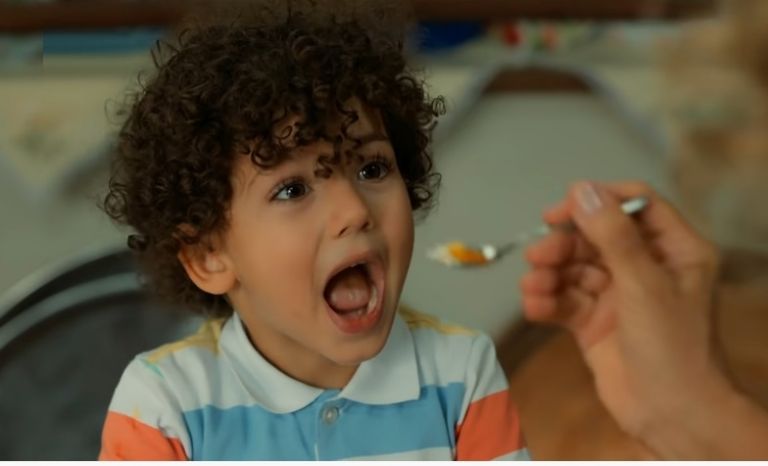 adnan yaman es el hijo de los protagonistas de tierra amarga