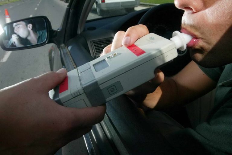María Crespo (51), abogada de tráfico, «La nueva norma de alcoholemia para conductores noveles es prácticamente cero: con una caña puedes perder 1.000€ y el carné si no haces este cambio en tus cenas»