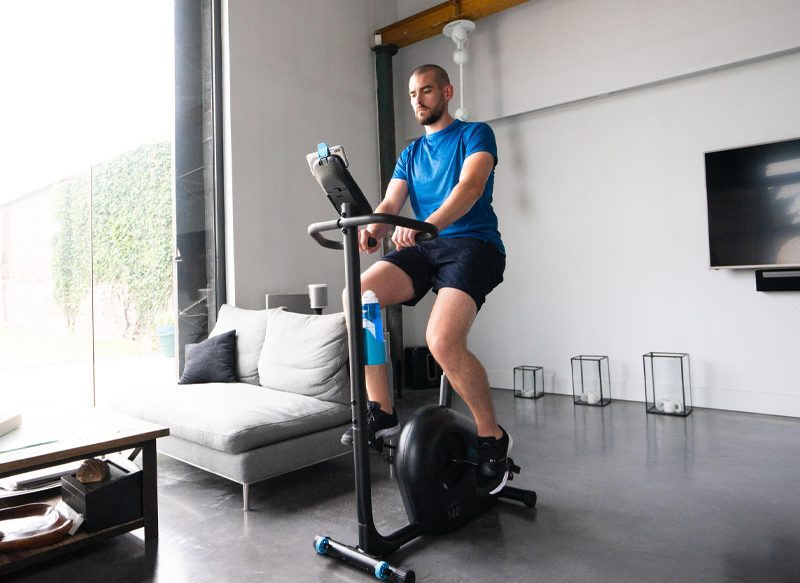 BICICLETA DE DECATHLON ESTÁTICA DOMYOS BIKE 140