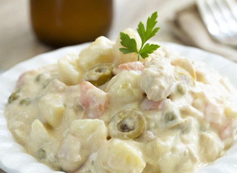 INGREDIENTES PARA PREPARAR LA ENSALADILLA RUSA CON AGUACATE