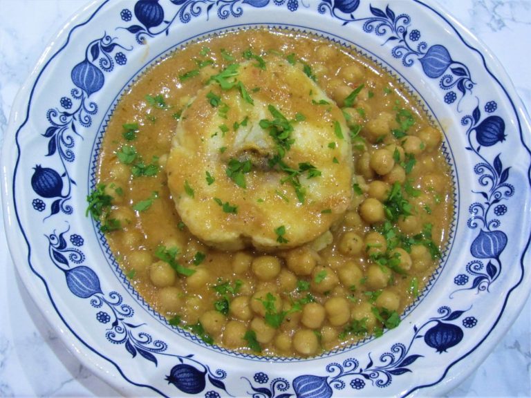 Huevos con garbanzos y verduras: salud, simplicidad y economía en tu cocina