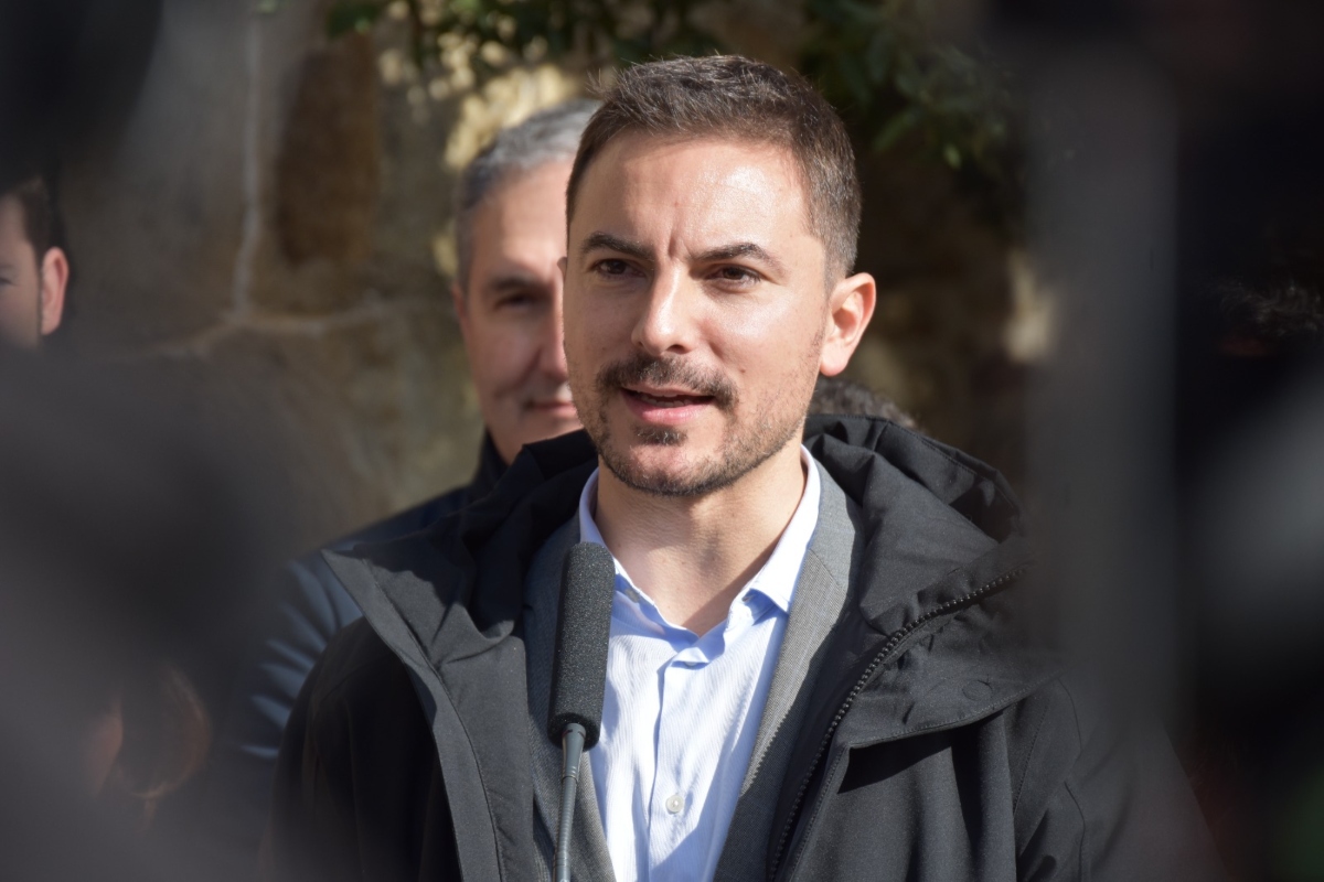 Juan Lobato Siete meses después, Lobato se interesa por la opinión de los militantes del PSOE | Foto: Europa Press