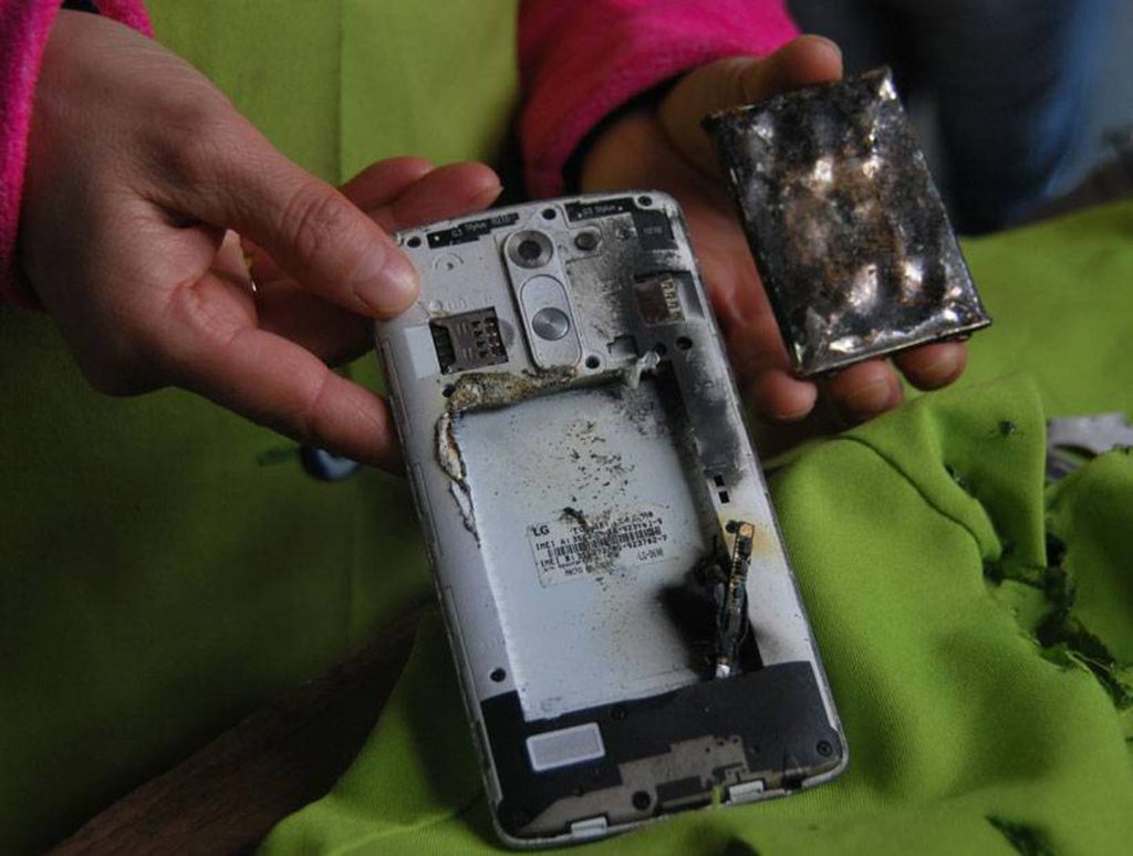 Evita estos errores al cargar tu móvil que destruyen tu batería 2 Moncloa bateria