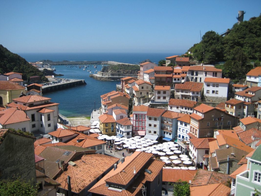 cudillero mezcla lo rural con el mar