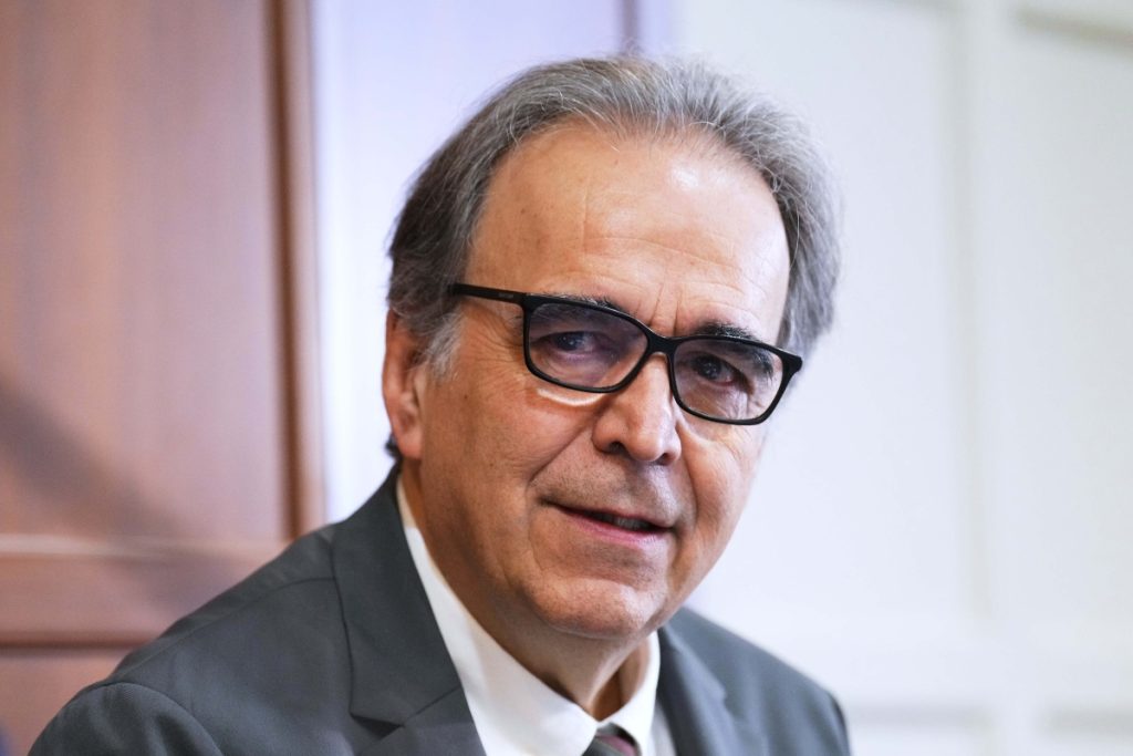 Joan Subirats busca actos en Barcelona todos los viernes para pasar el fin de semana en su tierra 1 Moncloa joan subirats 1 Moncloa