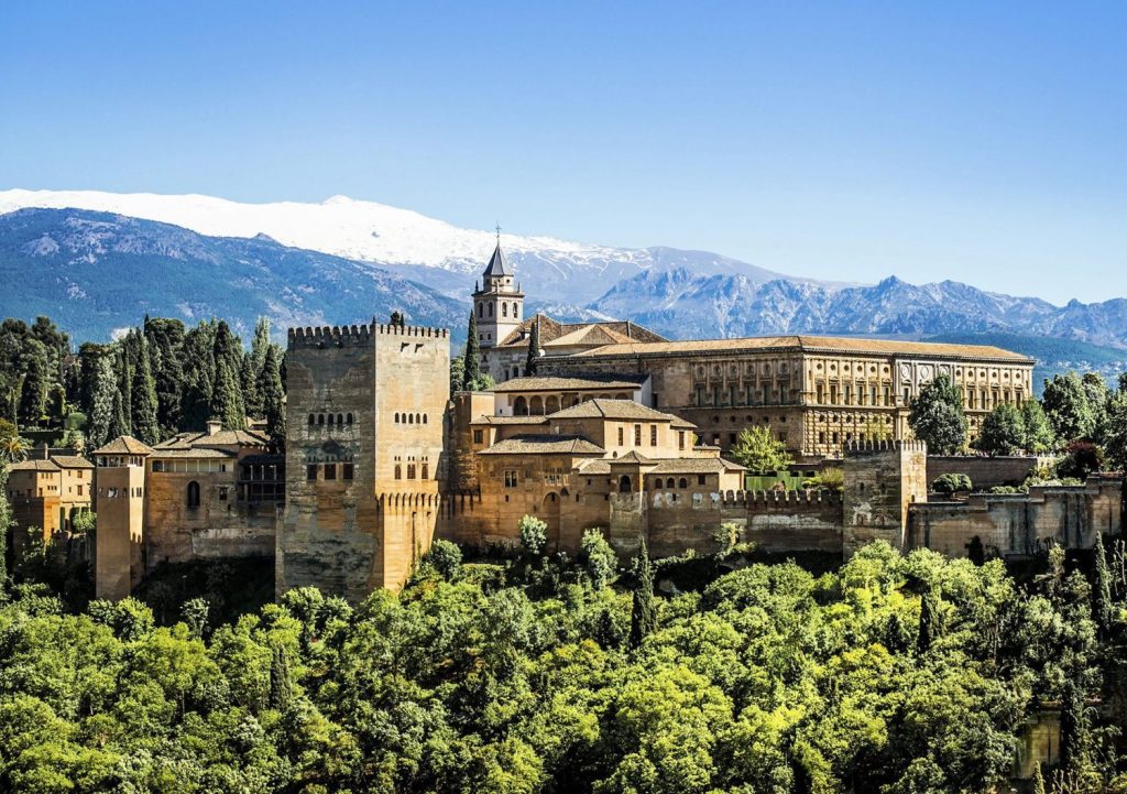 Recorrido por el palacio fortificado "El Alhambra", Patrimonio de la Humanidad por la Unesco 1 Moncloa pato fortificado