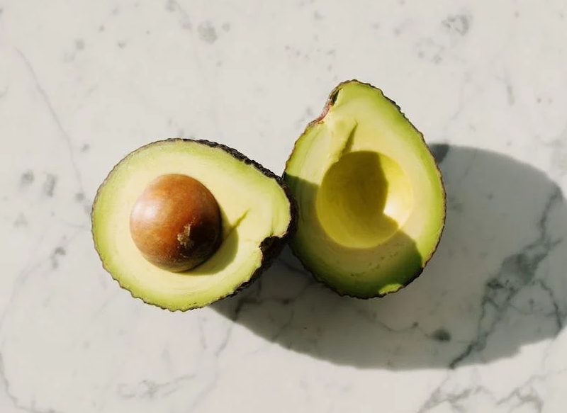 EL AGUACATE, UNO DE LOS ALIMENTOS MÁS EFECTIVOS PARA BAJAR EL COLESTEROL