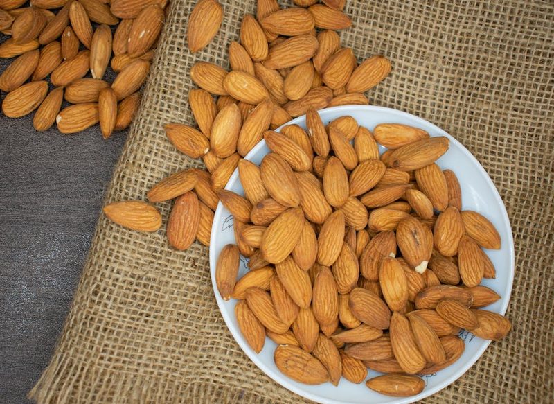 LOS FRUTOS SECOS AYUDAN A BAJAR EL COLESTEROL