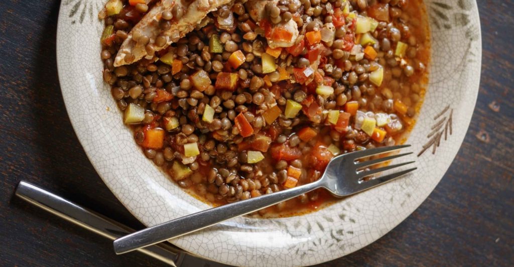 Lentejas guisadas: La receta de la abuela que está para chuparse los dedos 2 Moncloa guiso de lentejas im scaled 1 Moncloa