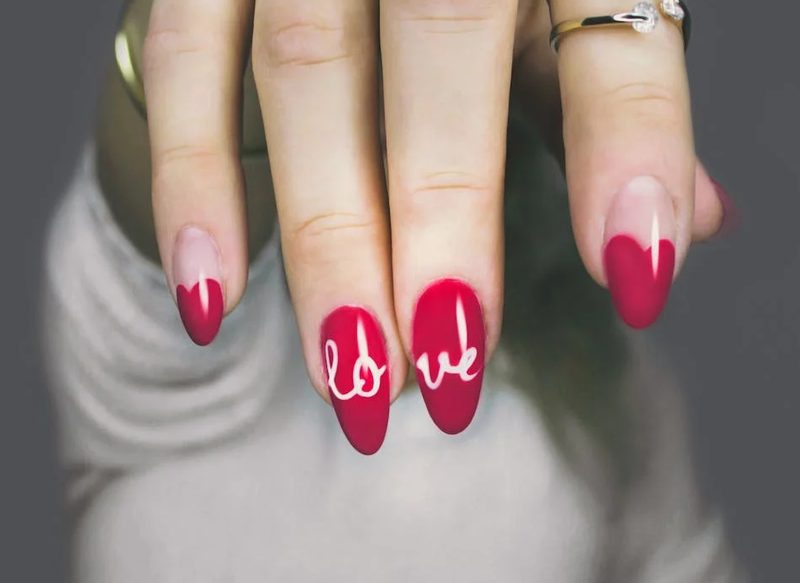 ¿SE DEBE RETIRAR LA CUTÍCULA AL HACERTE LAS UÑAS?