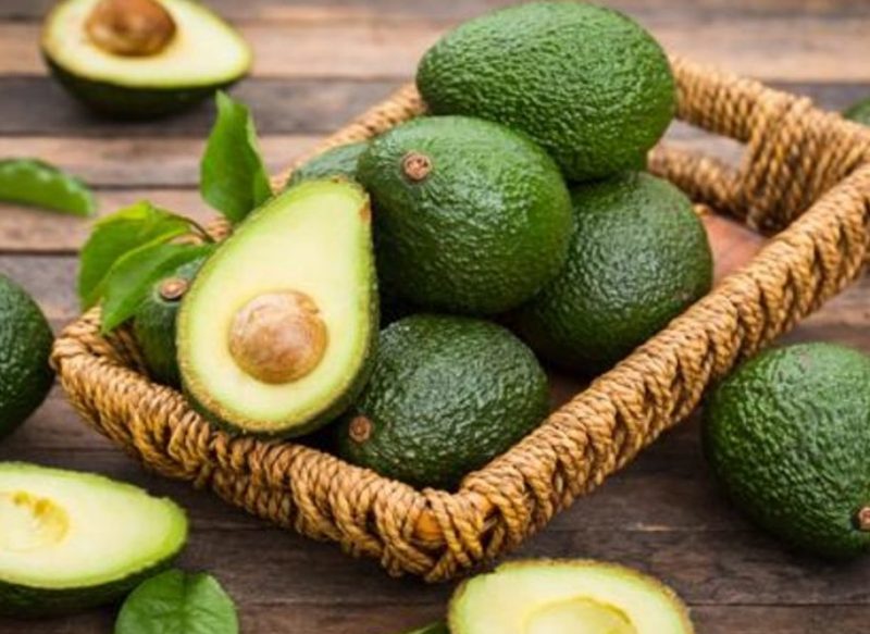 EL AGUACATE, UN SUPERALIMENTO QUE MANTIENE EL COLESTEROL A RAYA