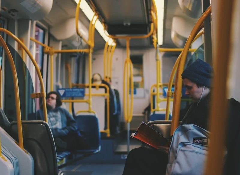 RECURRE AL AUTOBÚS PARA MOVERTE POR LA CIUDAD