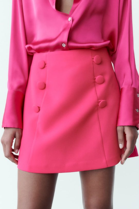 mini con botones faldas de zara llamativas