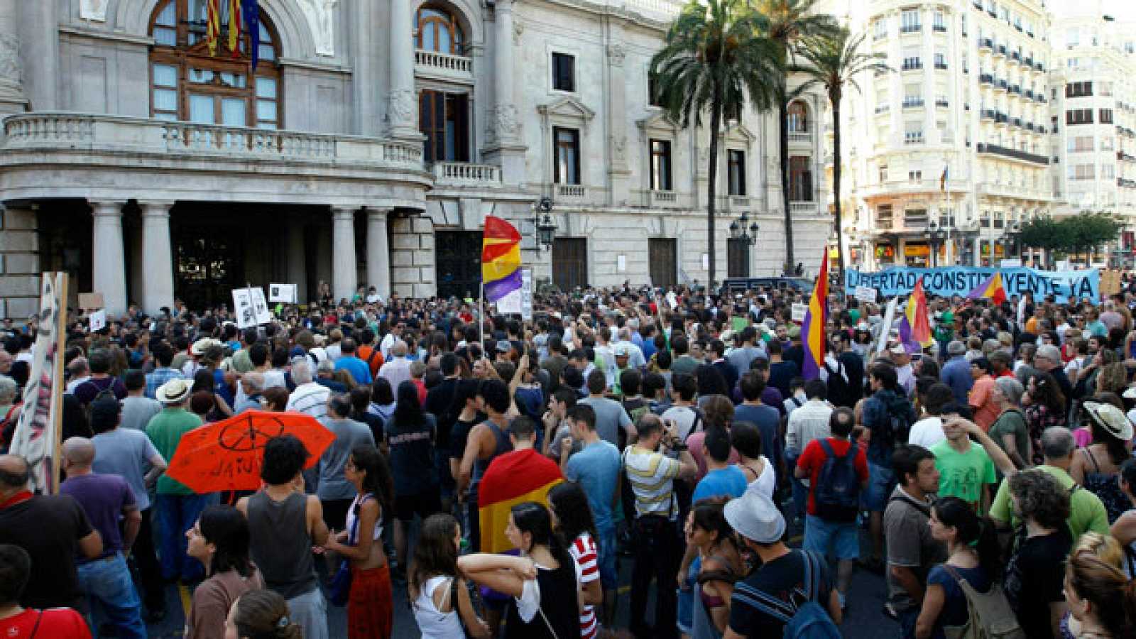 El movimiento del 15-m: un grito por la democracia y la justicia social 1 Moncloa Movimiento 15-M exige el fin de la discriminación y la desigualdad de oportunidades