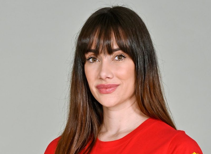 ¿QUIÉN ES ADARA MOLINERO?